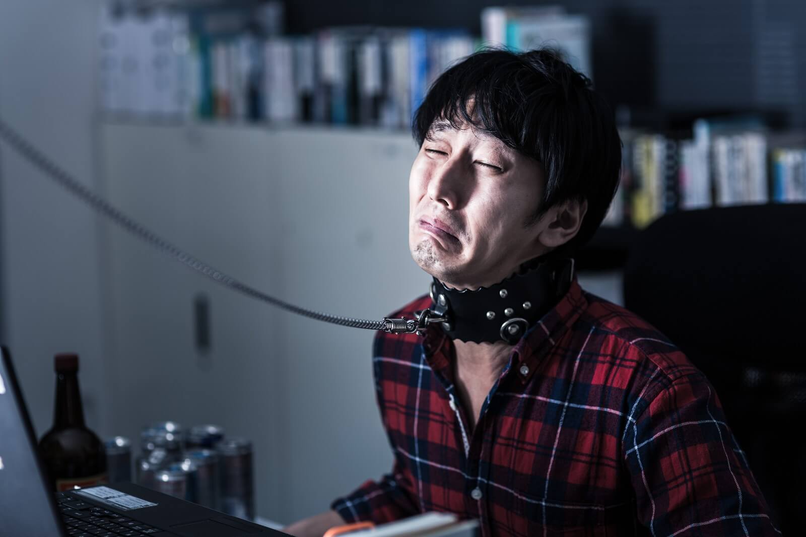 縛られる営業マン