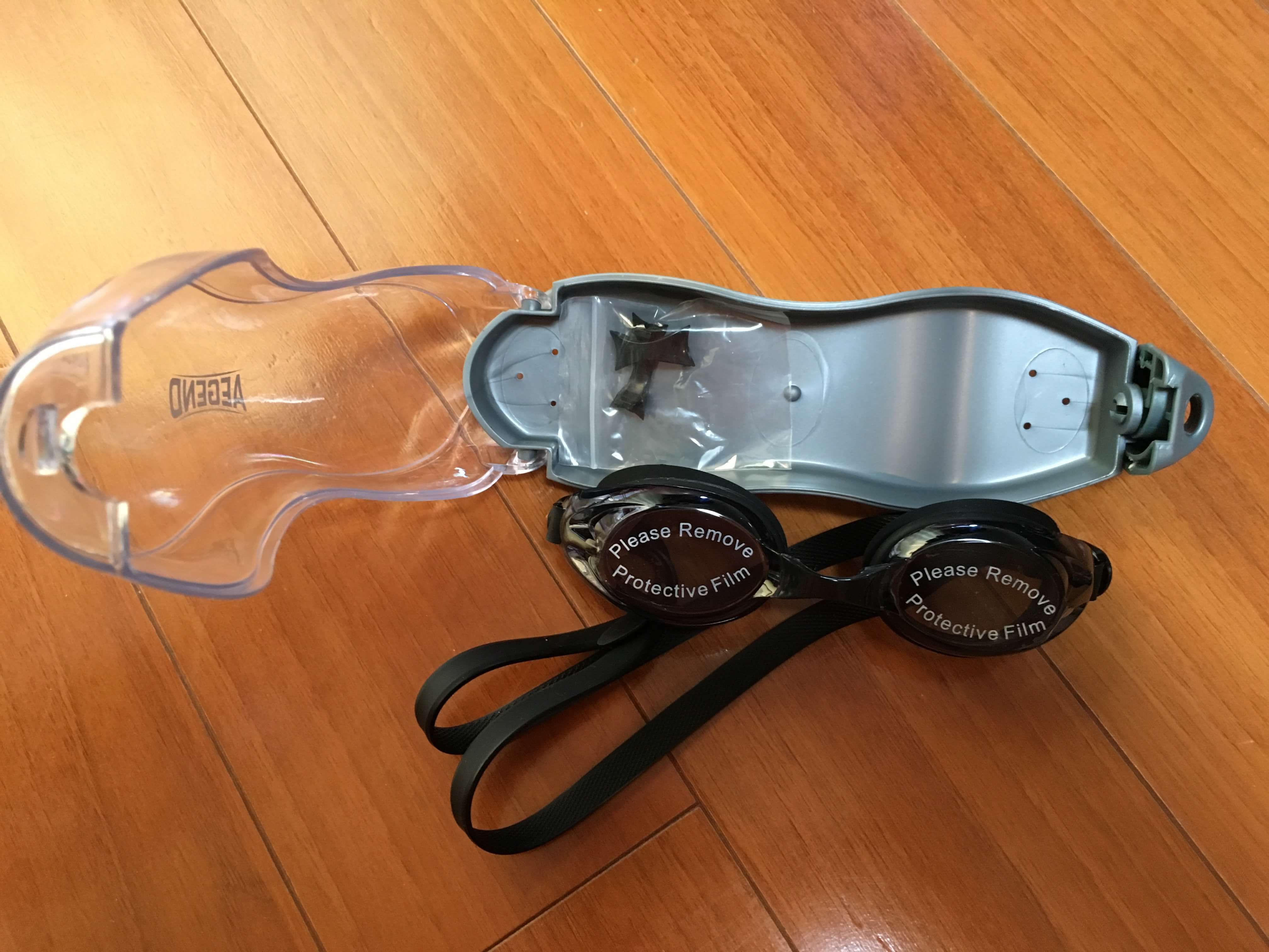 スイミングゴーグル